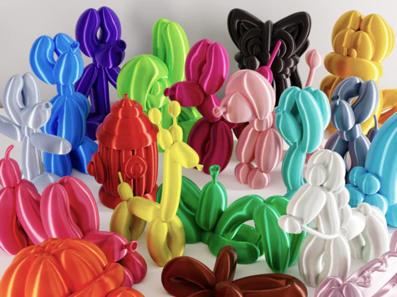 Peças impressas em 3D com o filamento PolyLite PLA Silk em várias cores